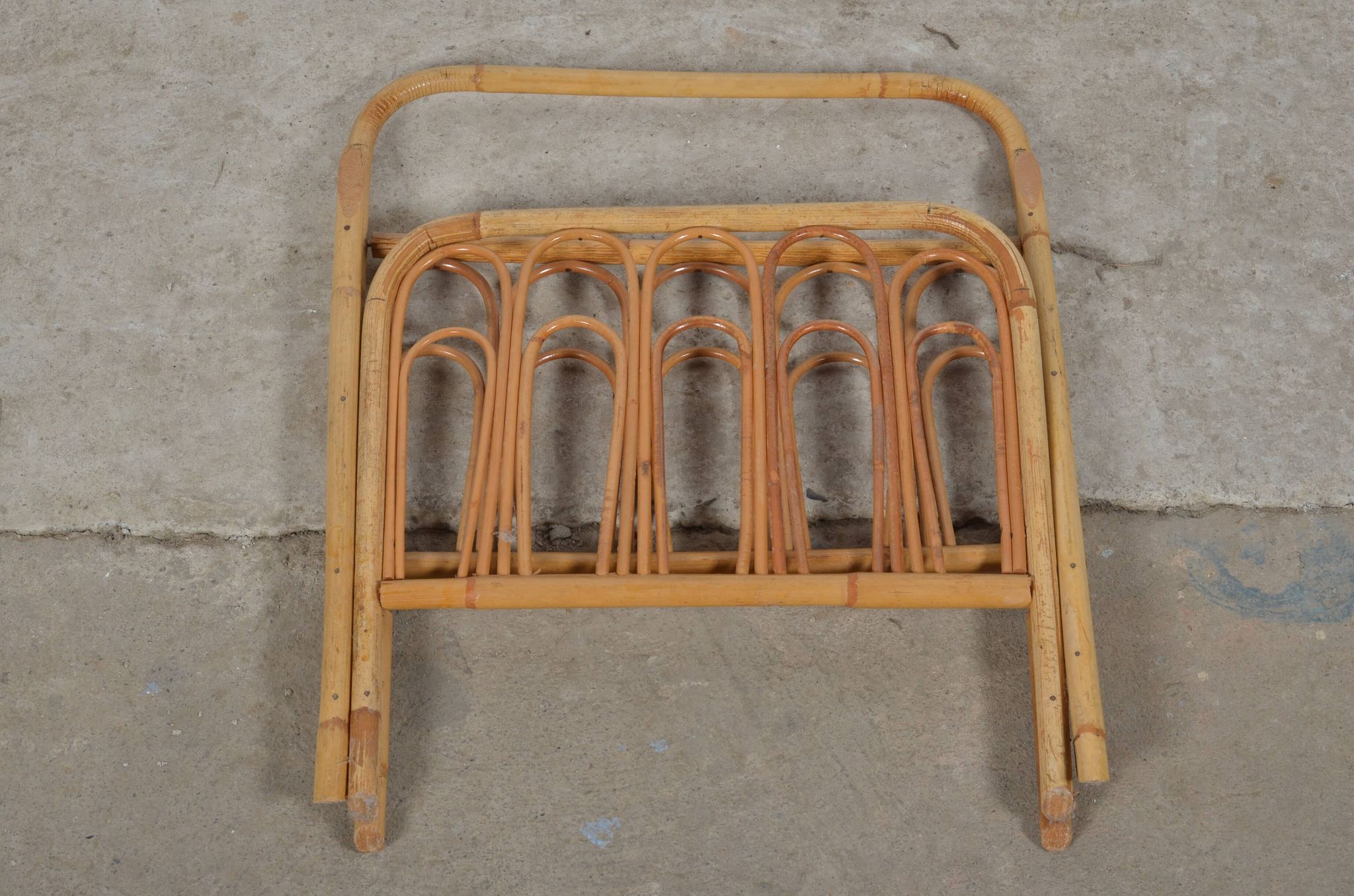 Porte-revue en rotin