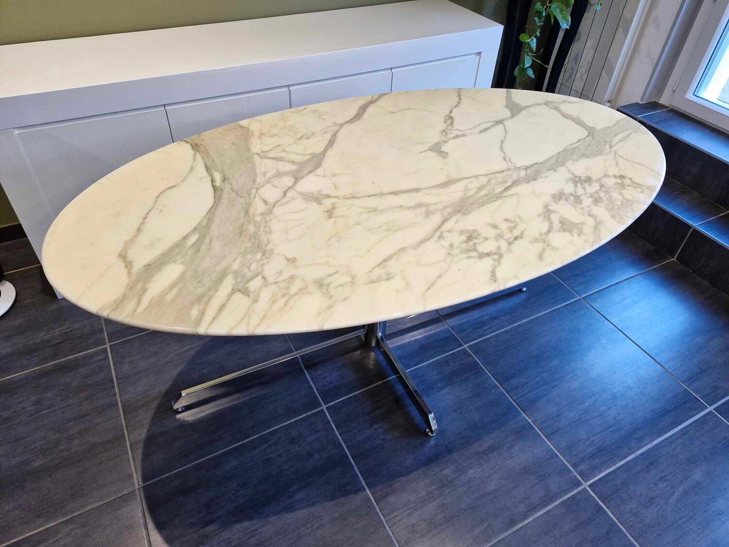 Roche Bobois table in Calacatta marble from 1980