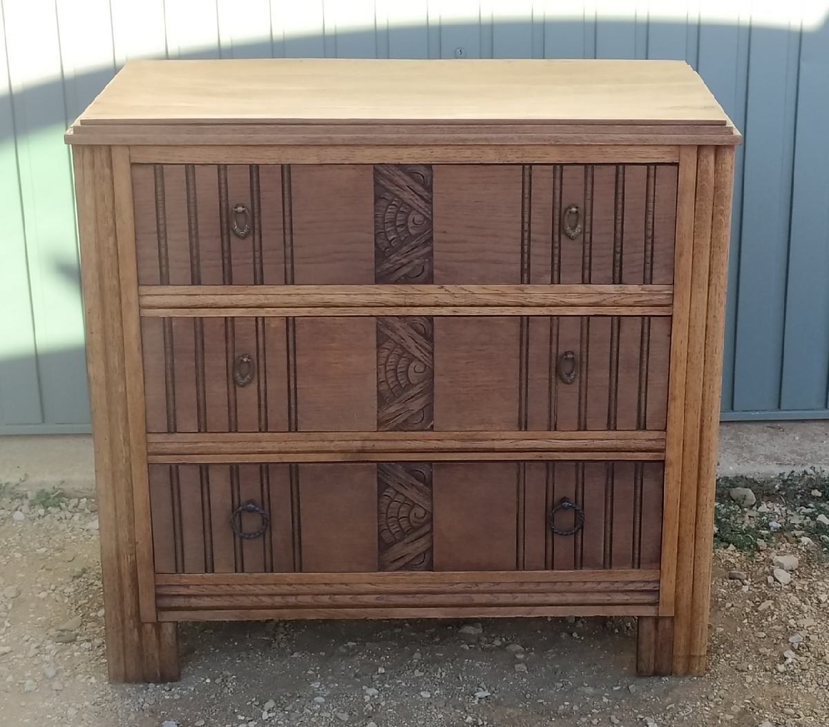 Antique chest of drawers