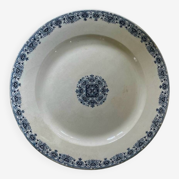 Ancien plat en porcelaine opaque de Gien modèle Montmorency