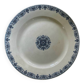 Ancien plat en porcelaine opaque de Gien modèle Montmorency