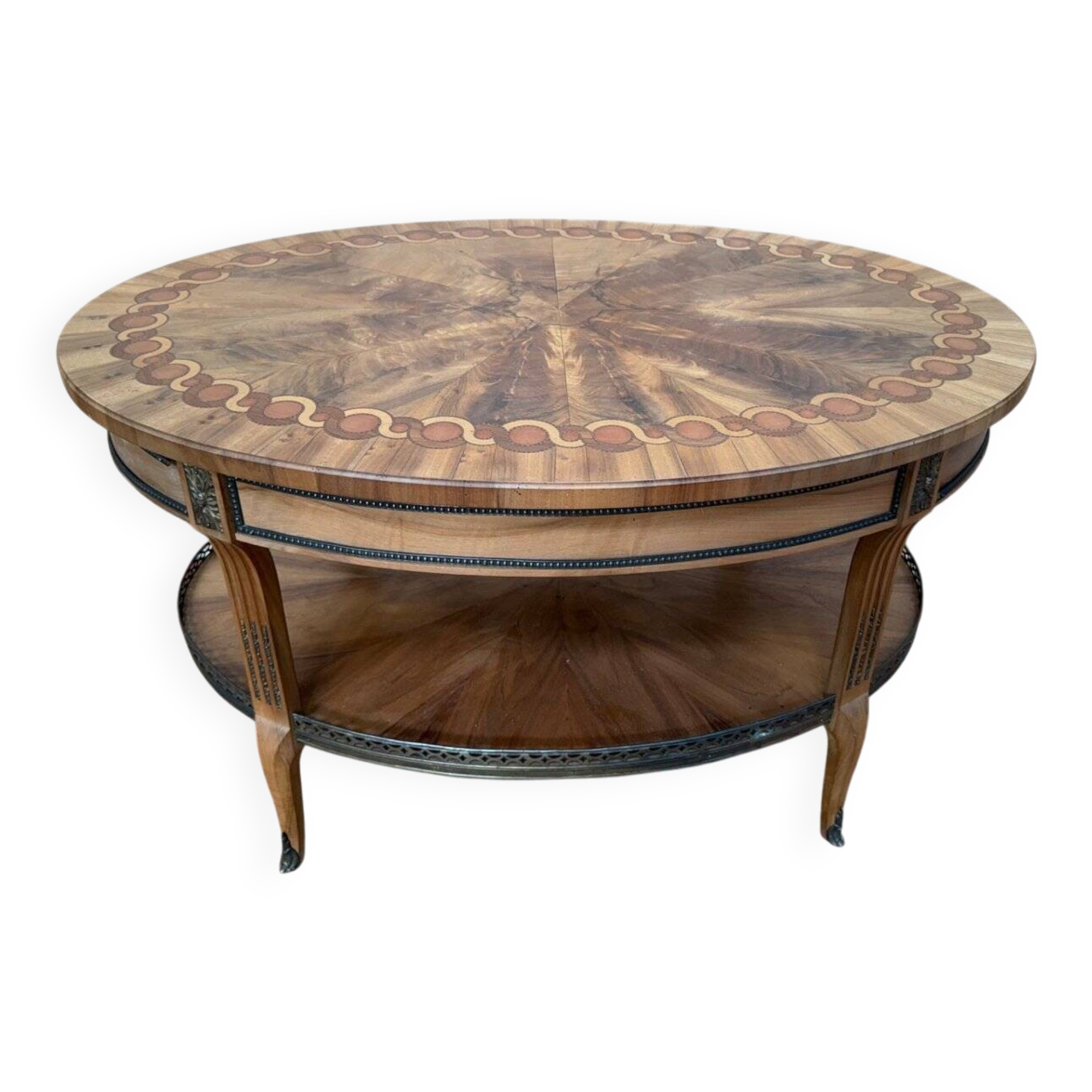 Table basse ovale – Style Louis XVI – Marqueterie, galerie laiton, sabots b