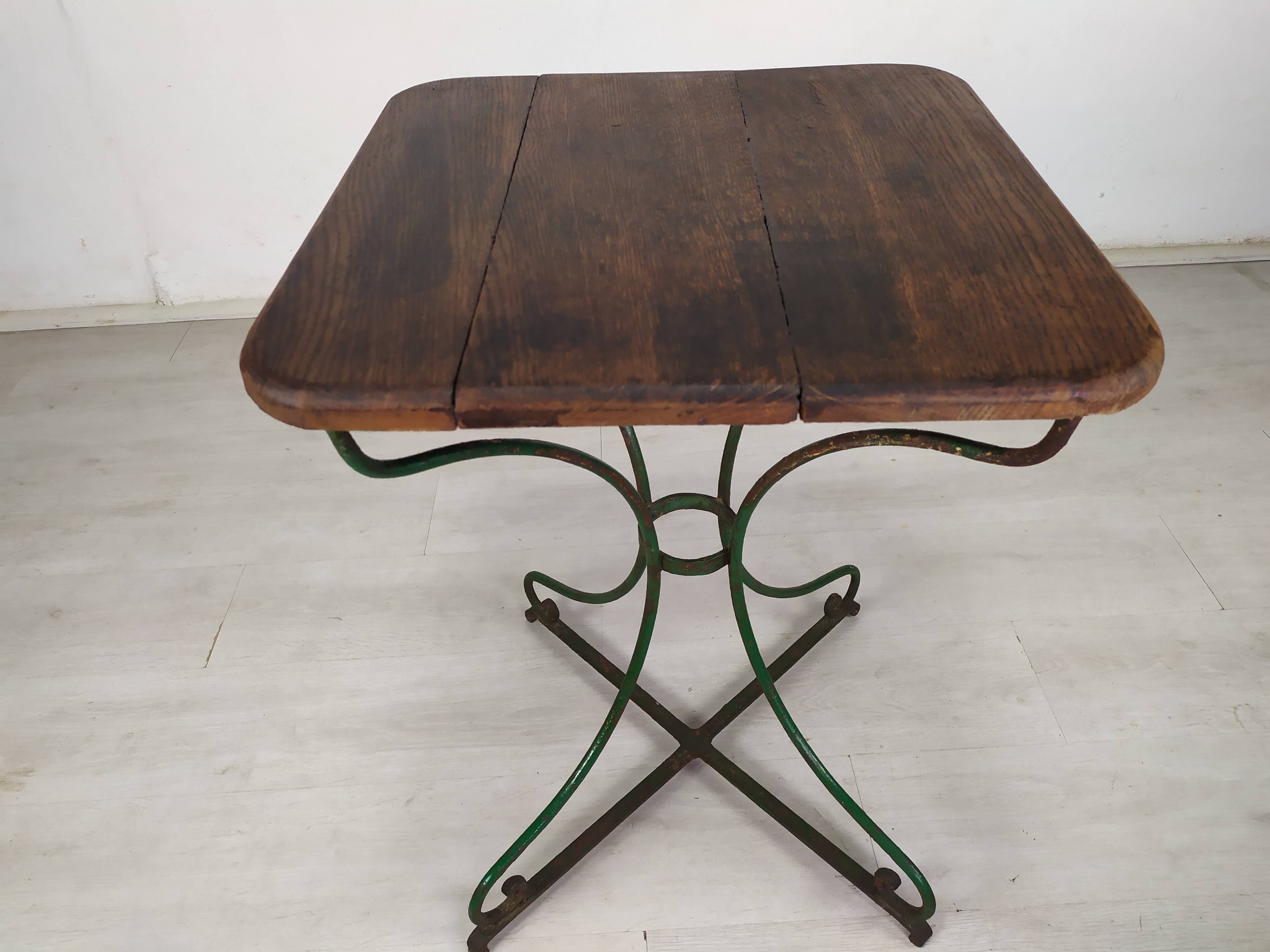 Garden pedestal table metal wood