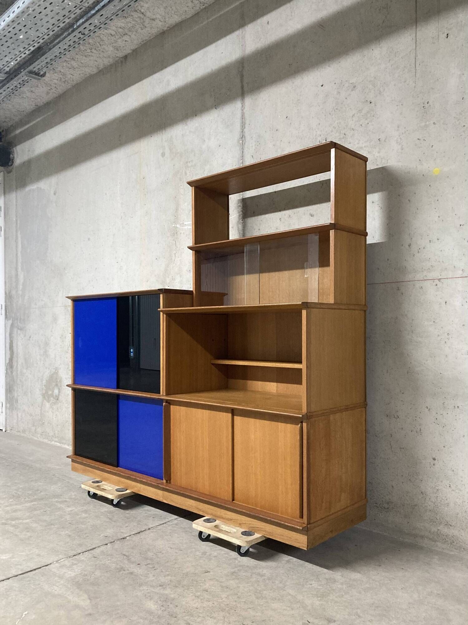 Asymmetrical golden oak display case bookcase Oscar vintage furniture from the 60s
