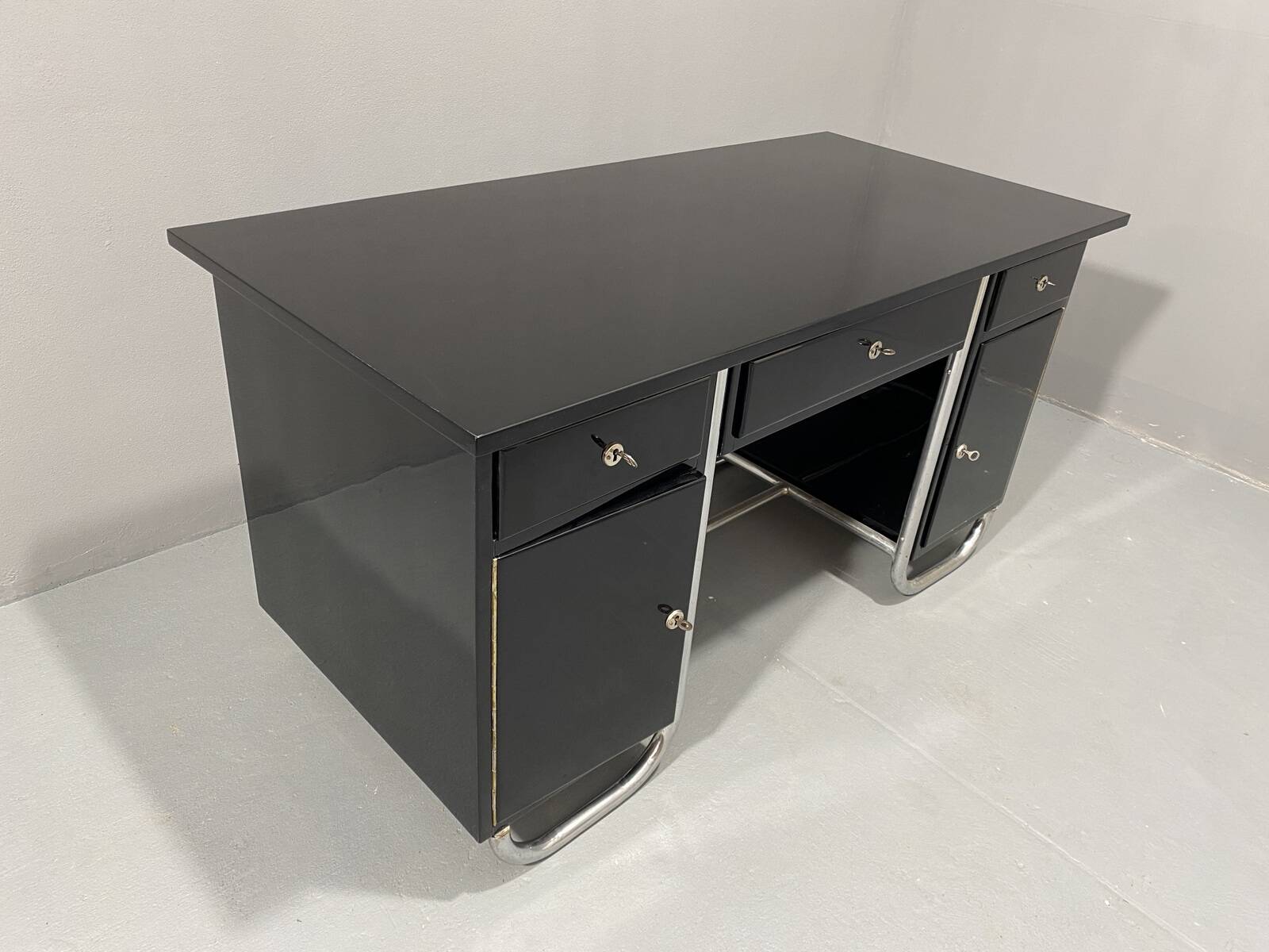 Bureau moderniste tchécoslovaque en chrome et bois, années 1950, Europe