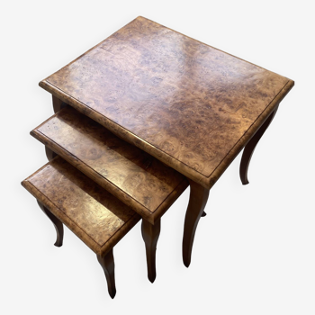 Lot de 3 tables gigognes en loupe d'orme style Louis XV