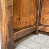 Trading counter central island pine