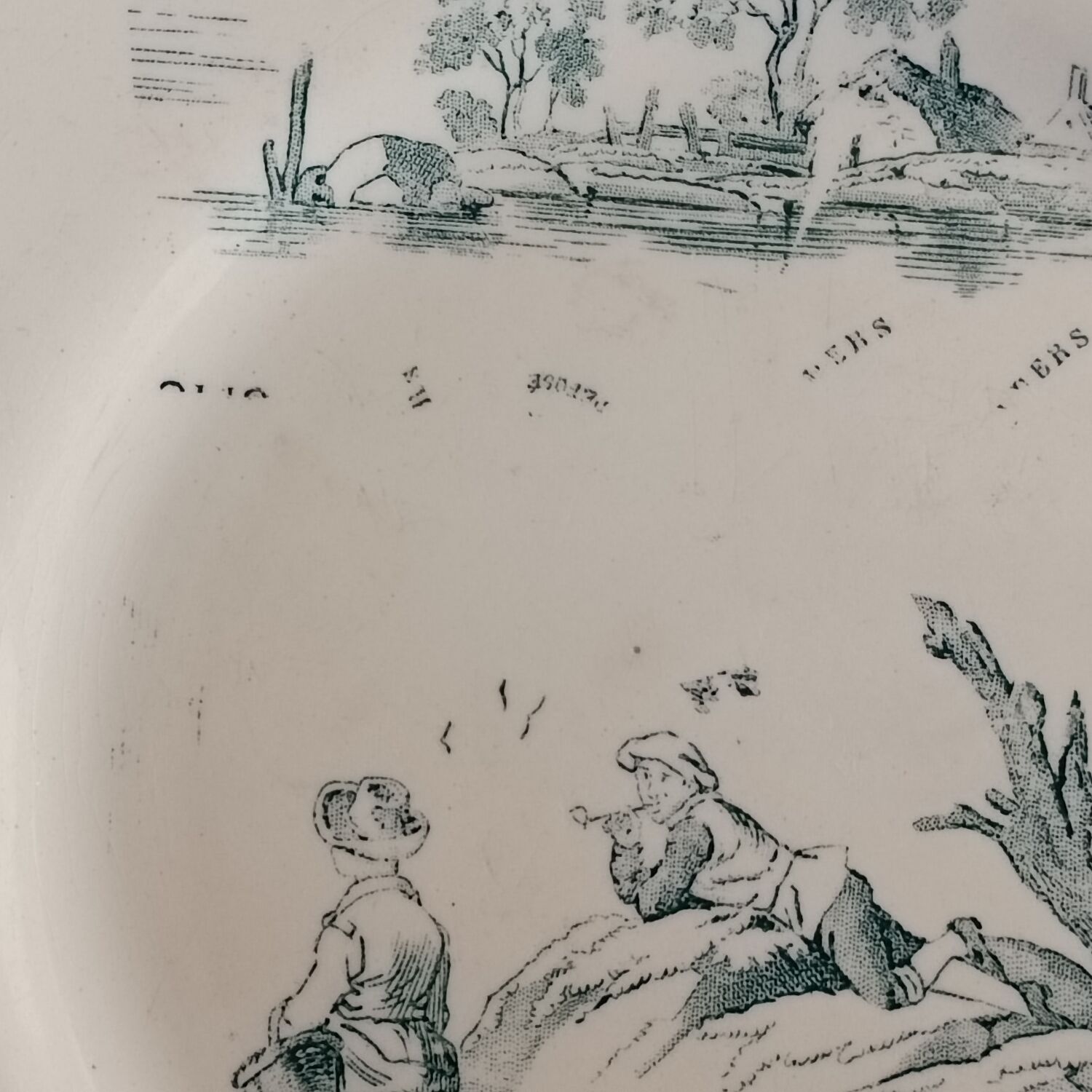 2 mismatched plates Creil-Montereau, Saint Amand