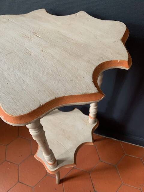 Sellette 1900 en bois découpé peint en blanc