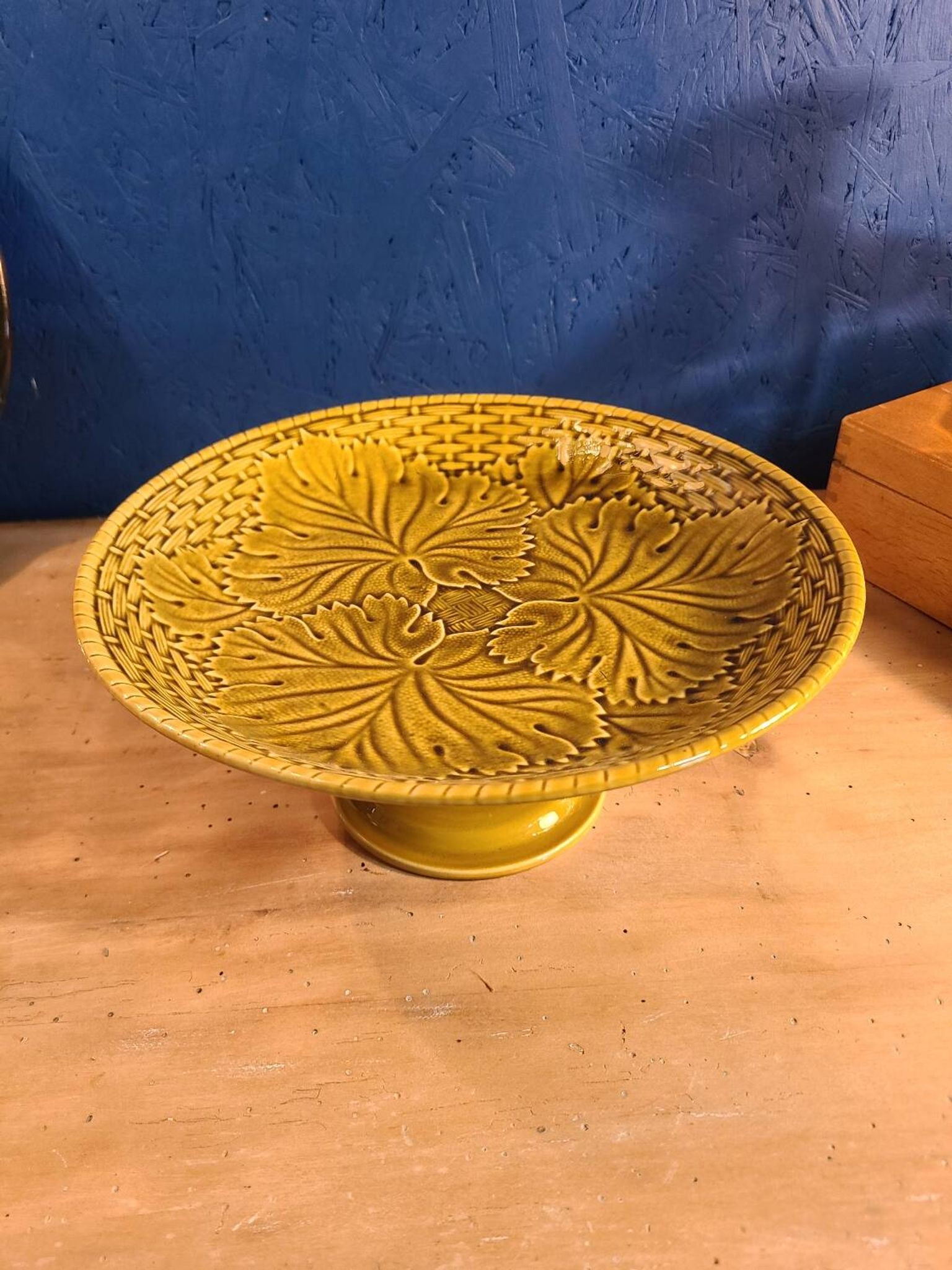 Gien footed dish.