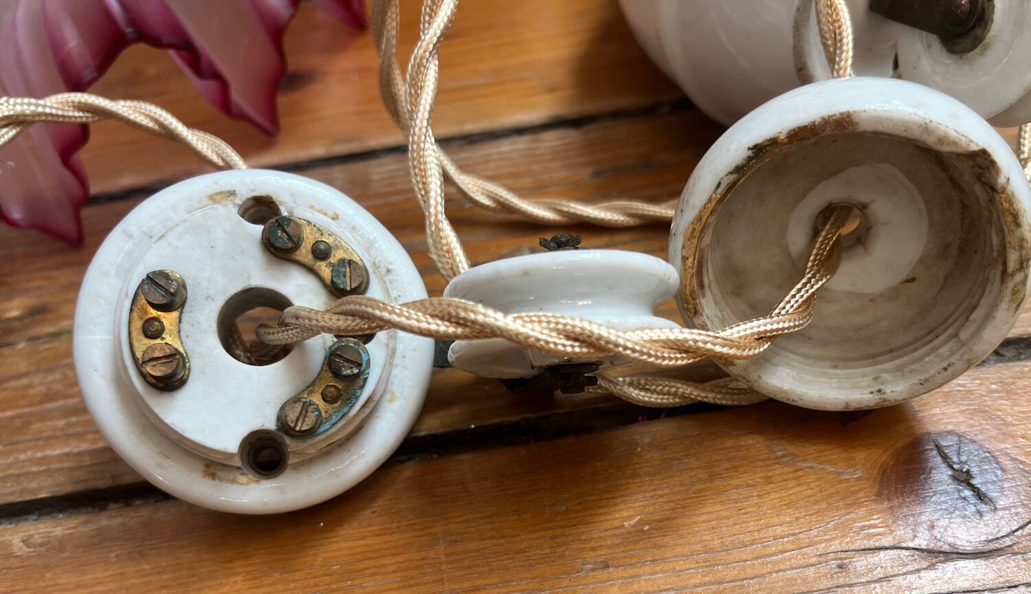 Opaline glass pendant light, frilly, rises and falls