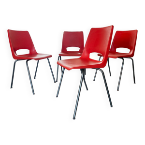 Chaises industrielles du milieu