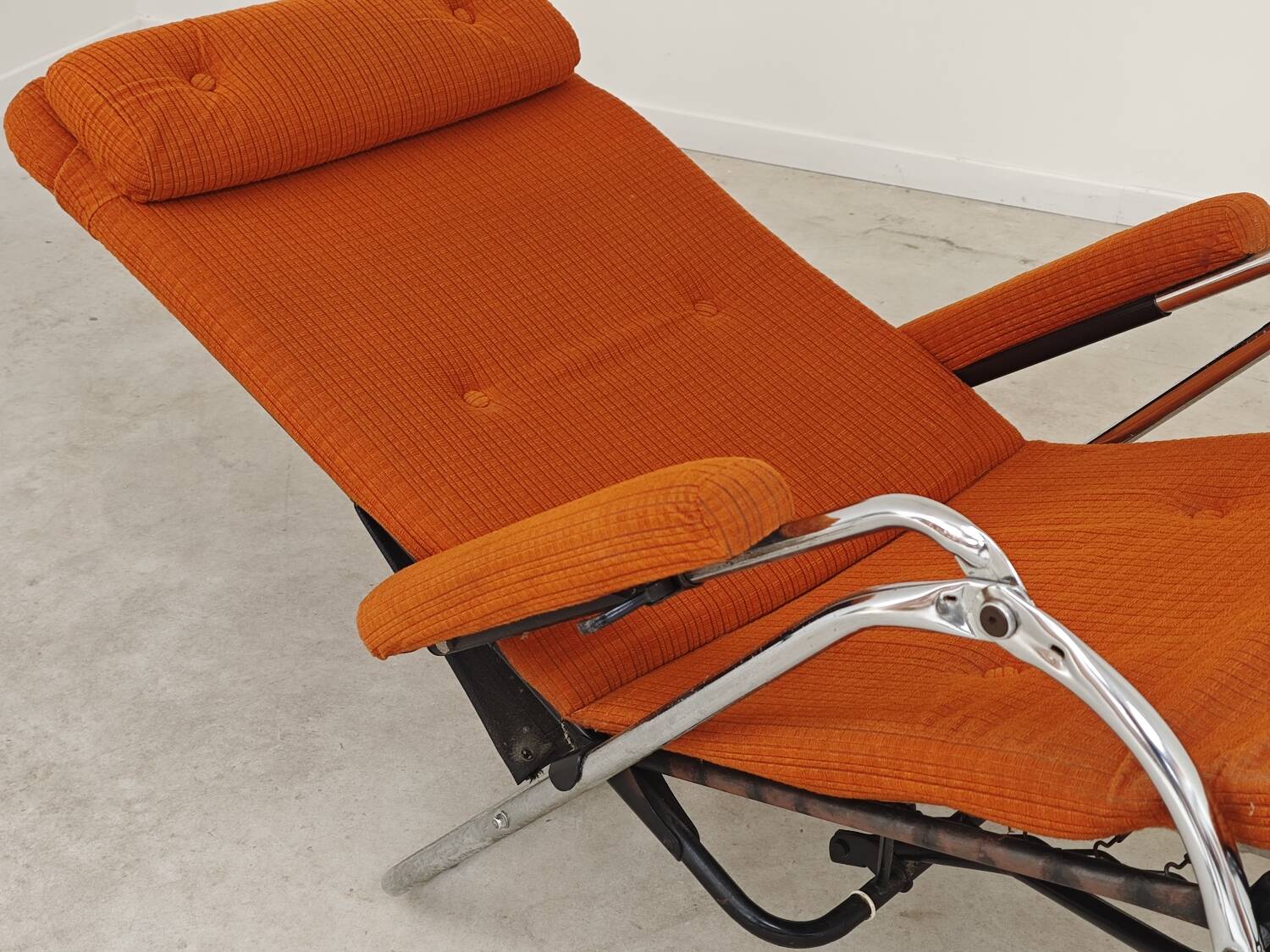 Indoor deckchair, Lama 70's orange deck chair