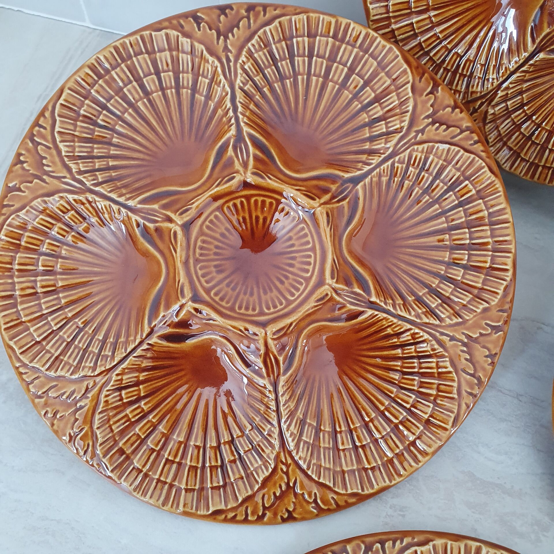 Scallop shell plates St Jacques by SECLA Portugal Barbotine