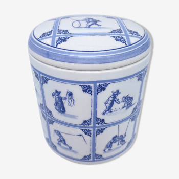 Delft earthenware pot