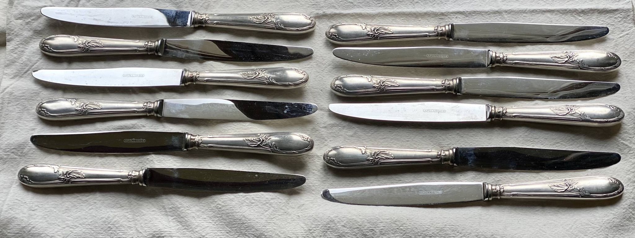 Set of 12 silver-plated metal table knives in Art Nouveau style.
