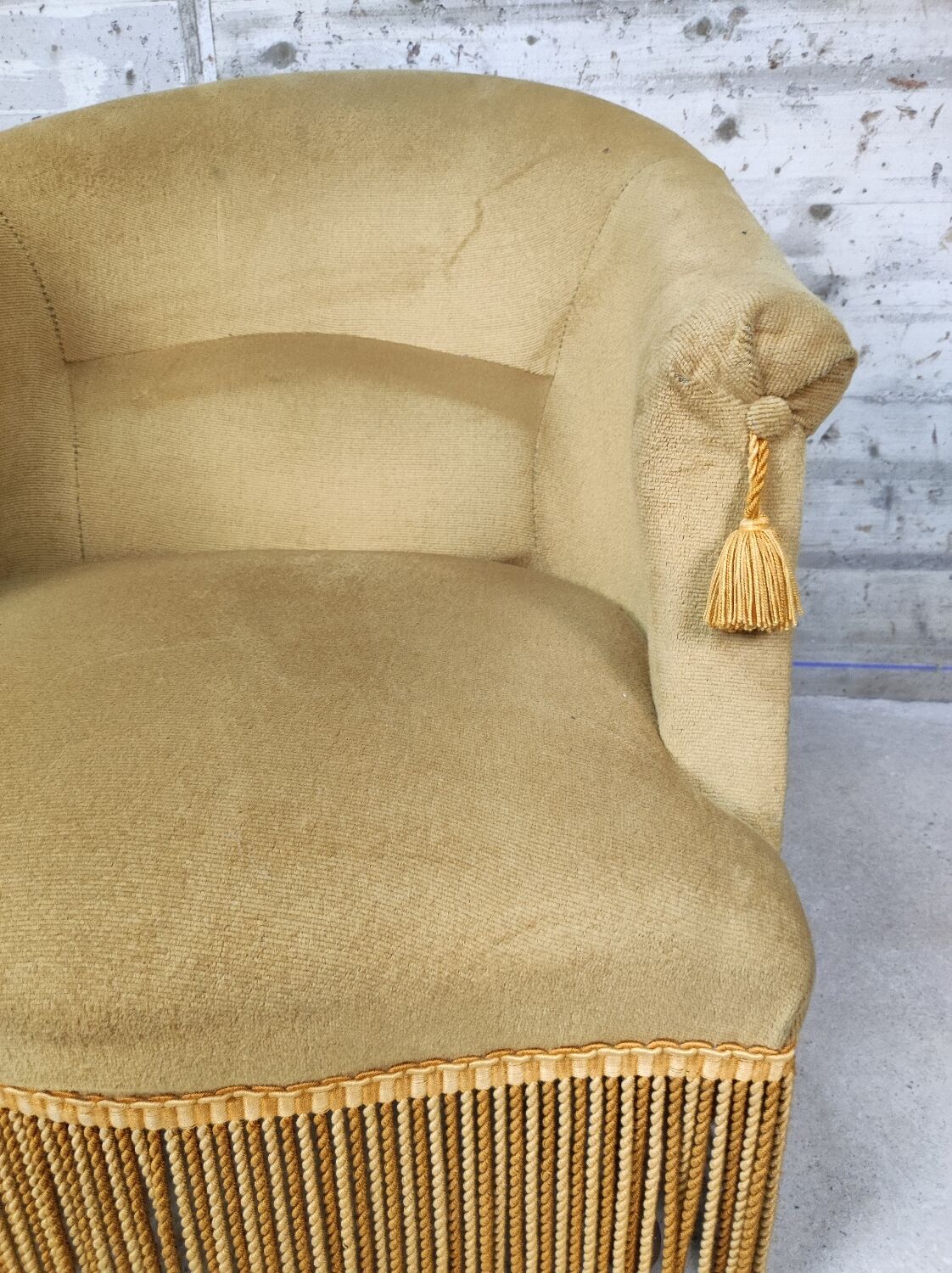 Yellow toad armchair