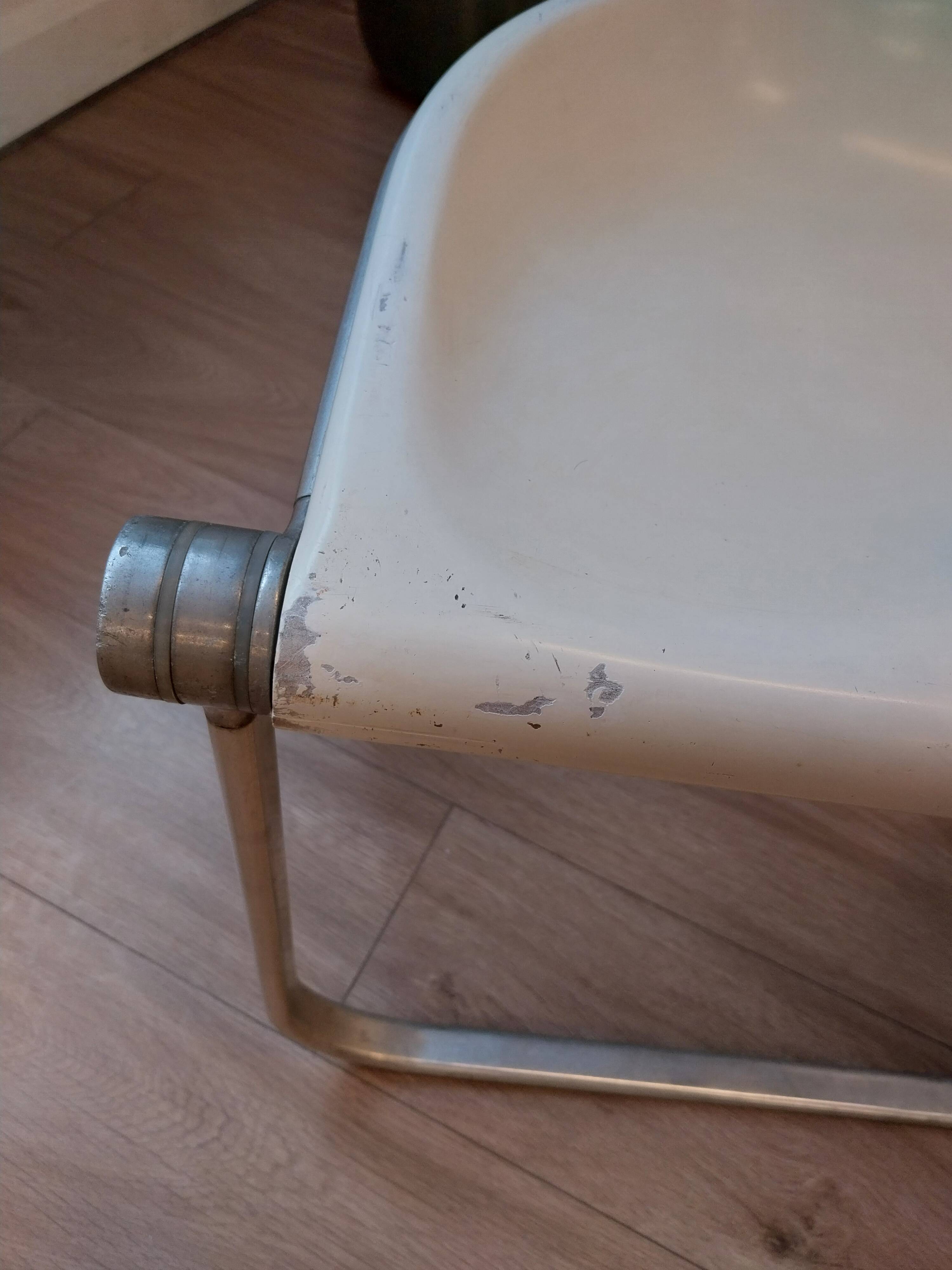 Vintage white Pluff stool – Anonima Castelli