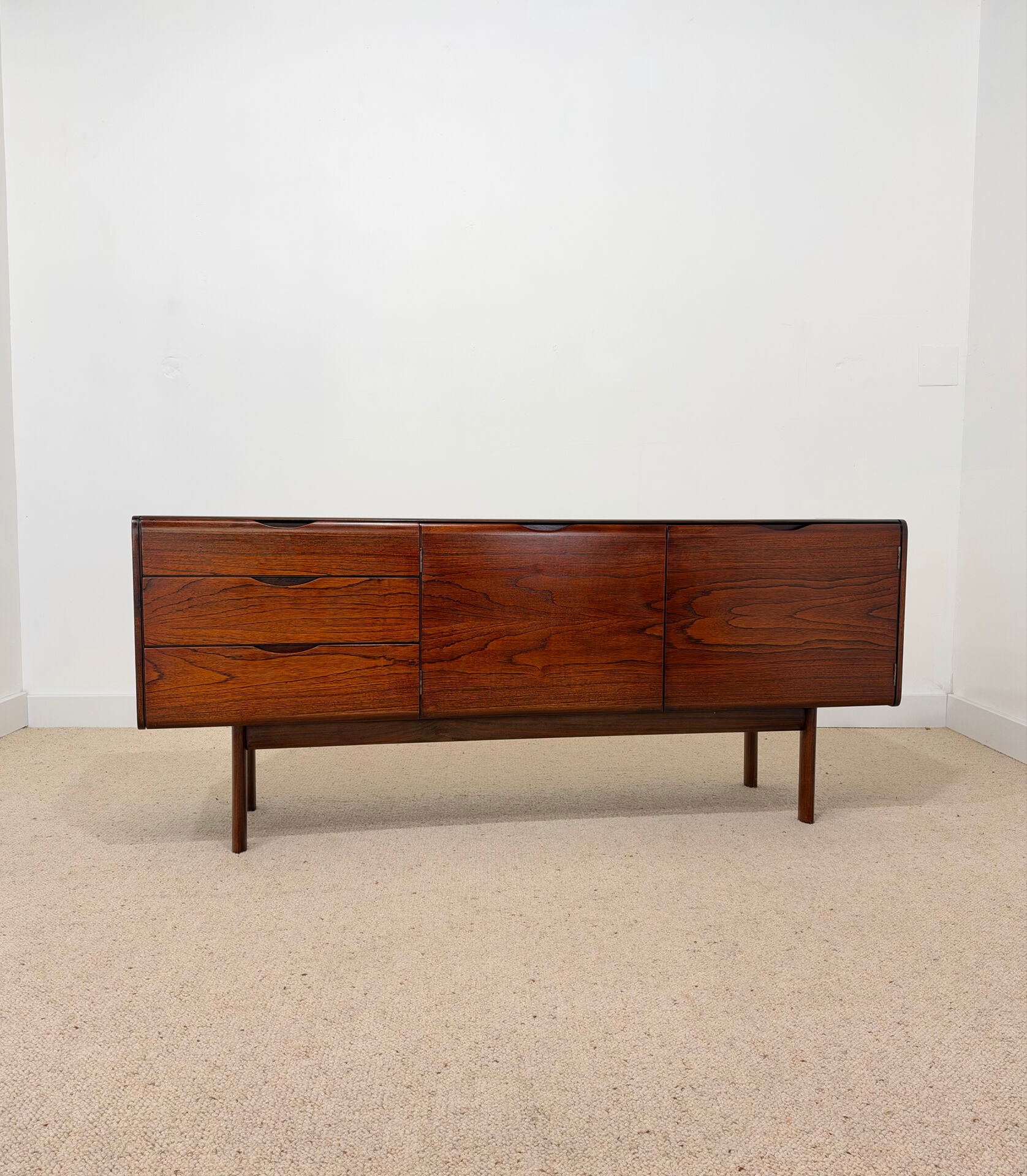 Enfilade in rosewood by White & Newton – 1960s