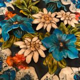 Decorative flower plate in reliefs