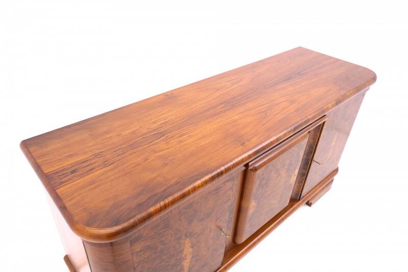 Grande commode Art déco, Pologne, années 1940. Après restauration.