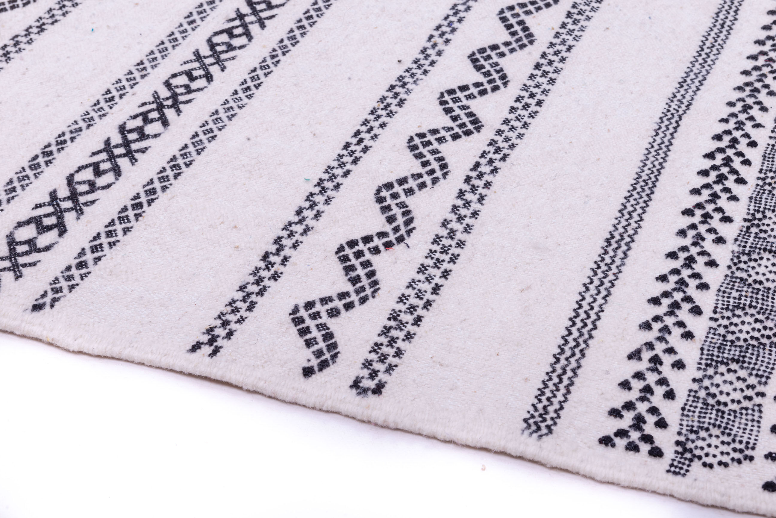 Kilim Berber white embroidered 310x195cm