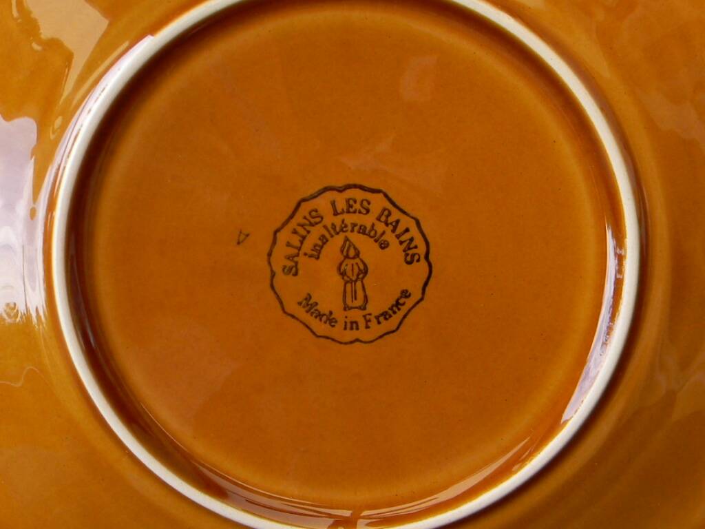 6 earthenware plates and 1 dish from salins les bains.