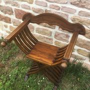 Fauteuil Dagobert ou curule pliant en noyer