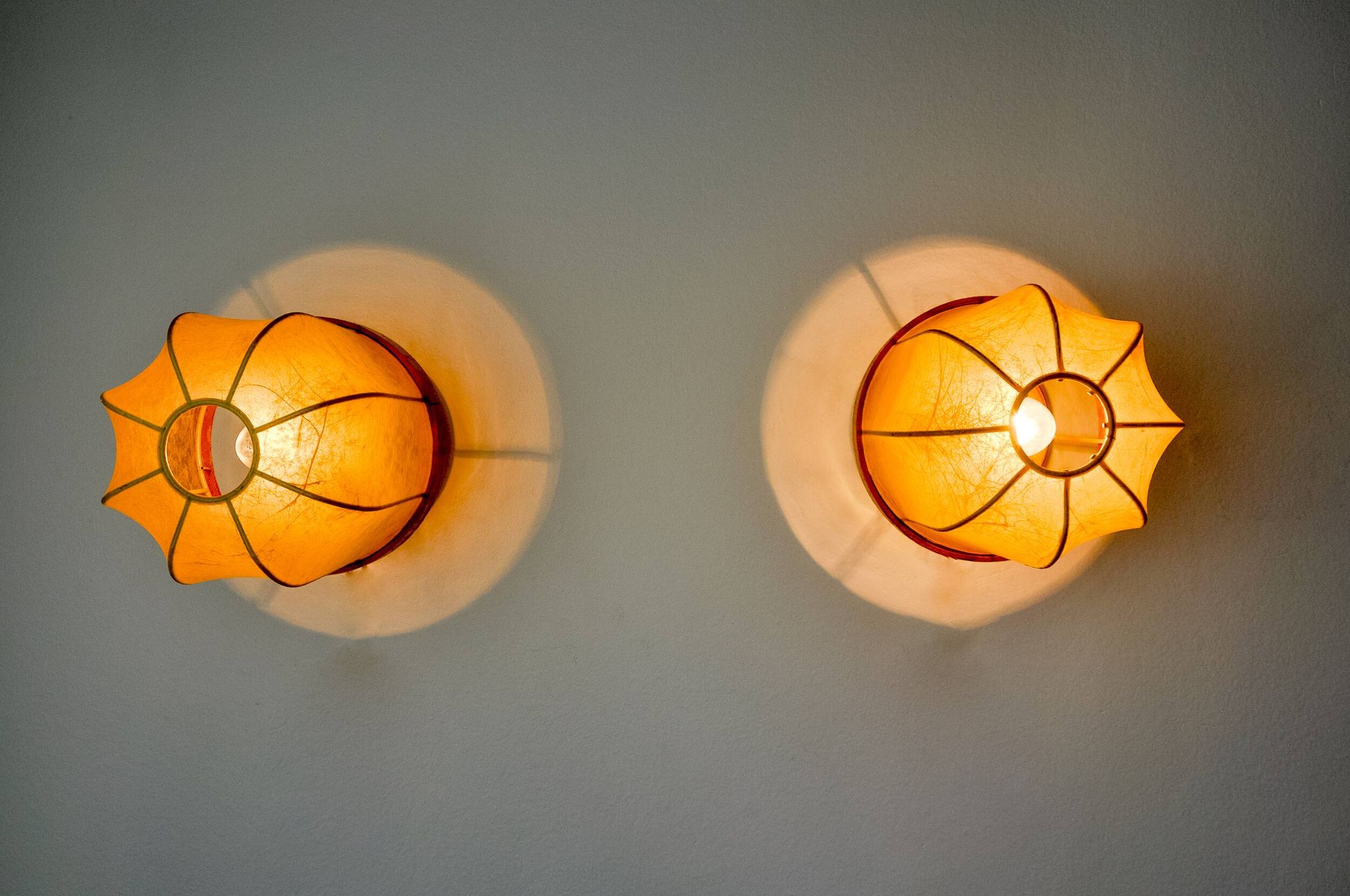 Pair of "cocoon" wall lights, resin and pine, Italy, 1970