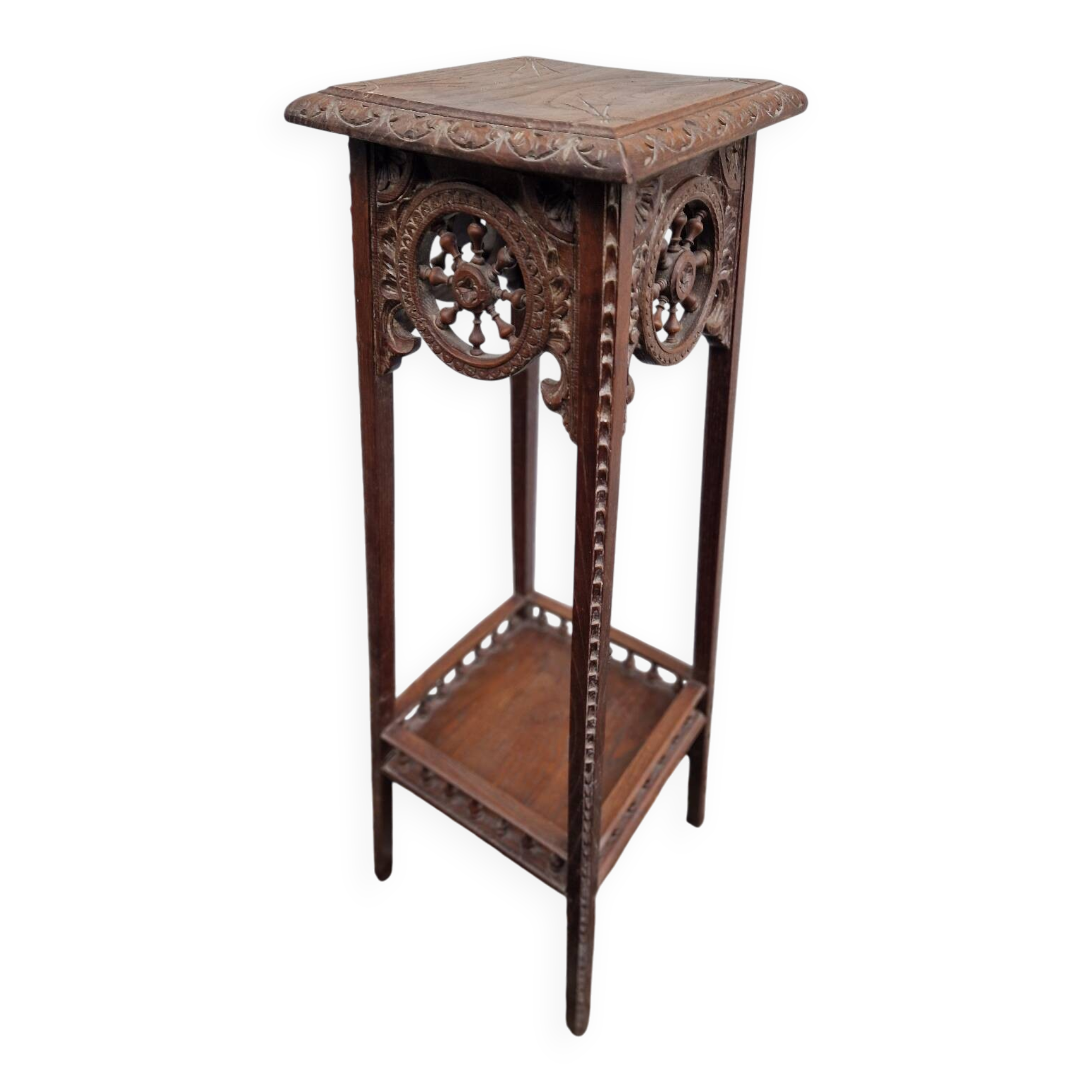 Breton saddle in solid wood with spindle decoration