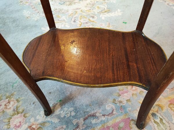 Guéridon de style transition Louis XV Louis XVI en marqueterie de noyer