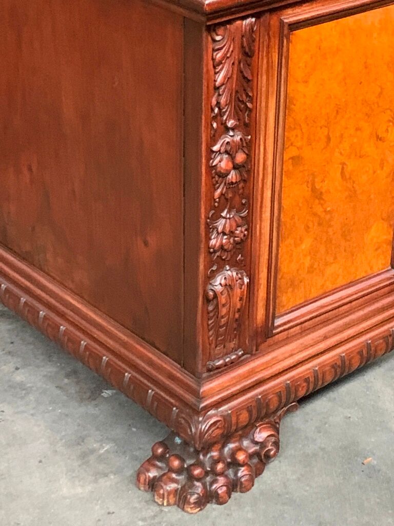 Neo-renaissance style office