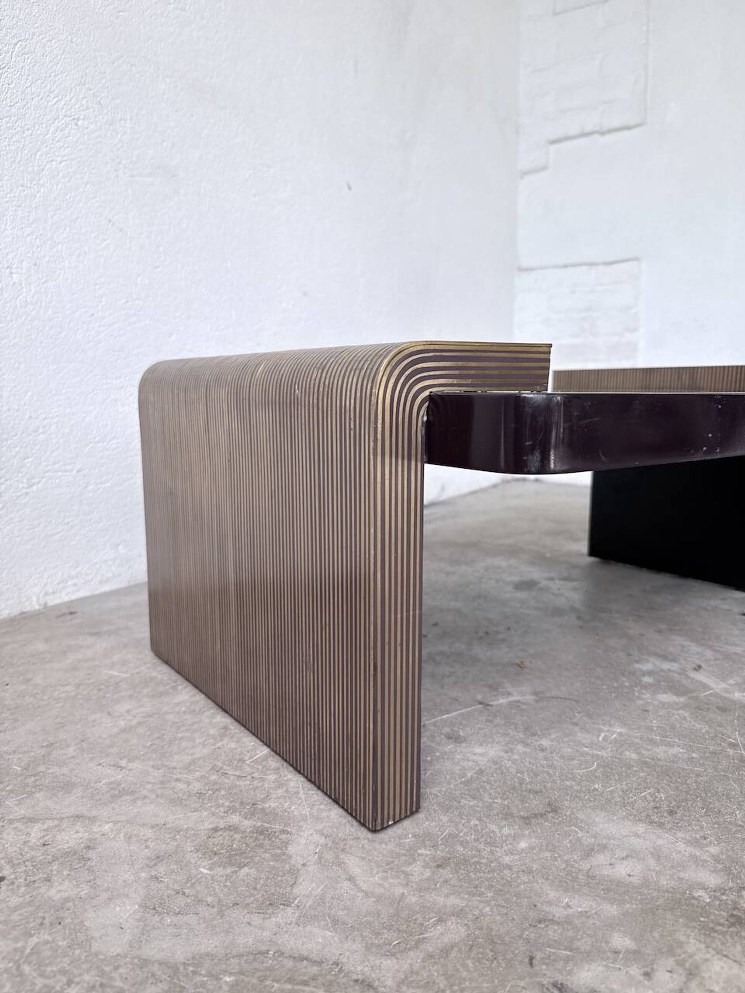 Art Deco coffee table in lacquer and brass