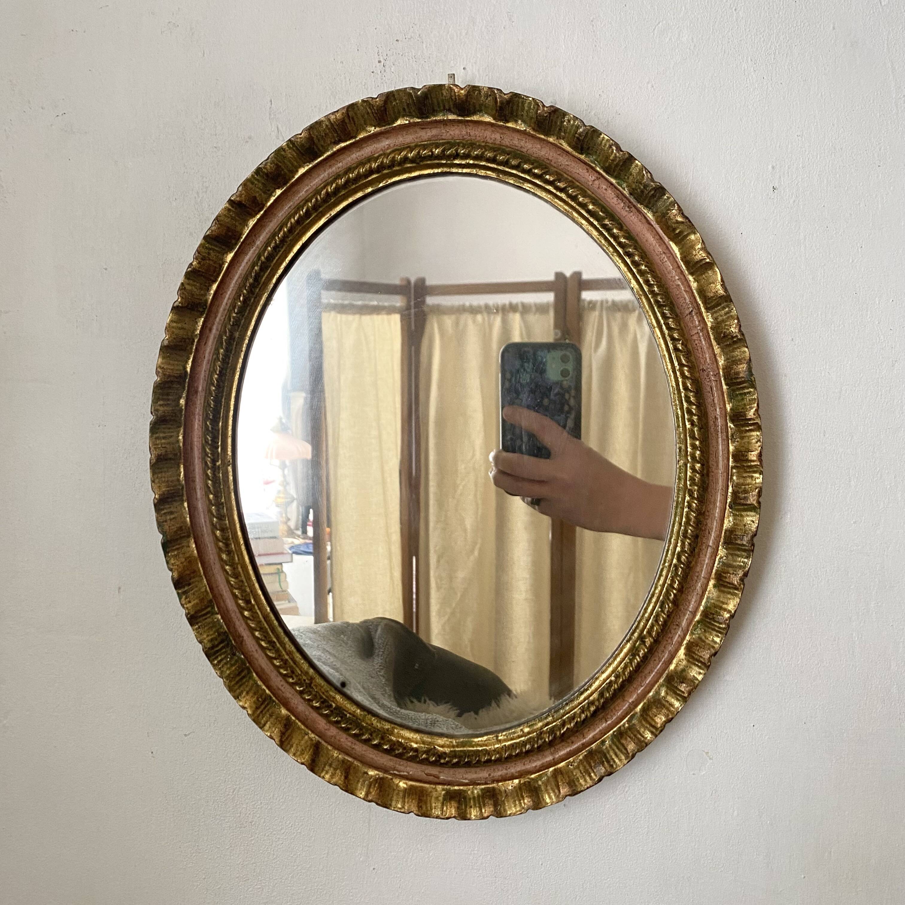 Oval Florentine mirror in powder pink and gold wood, 1960s.