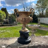 Cassolette Centrepiece in gilded bronze, 19th century Barbedienne style.