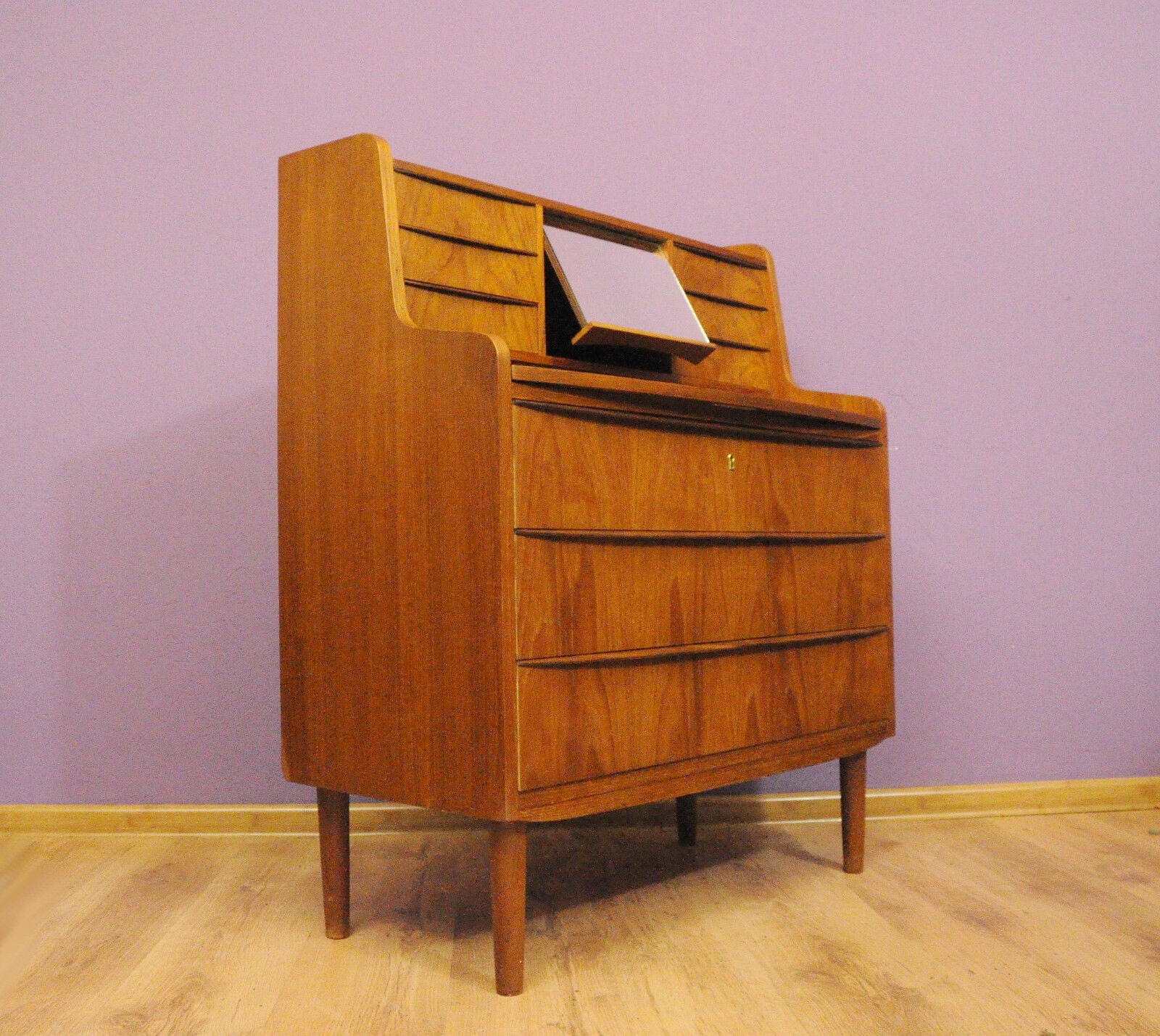 Vintage dressing table