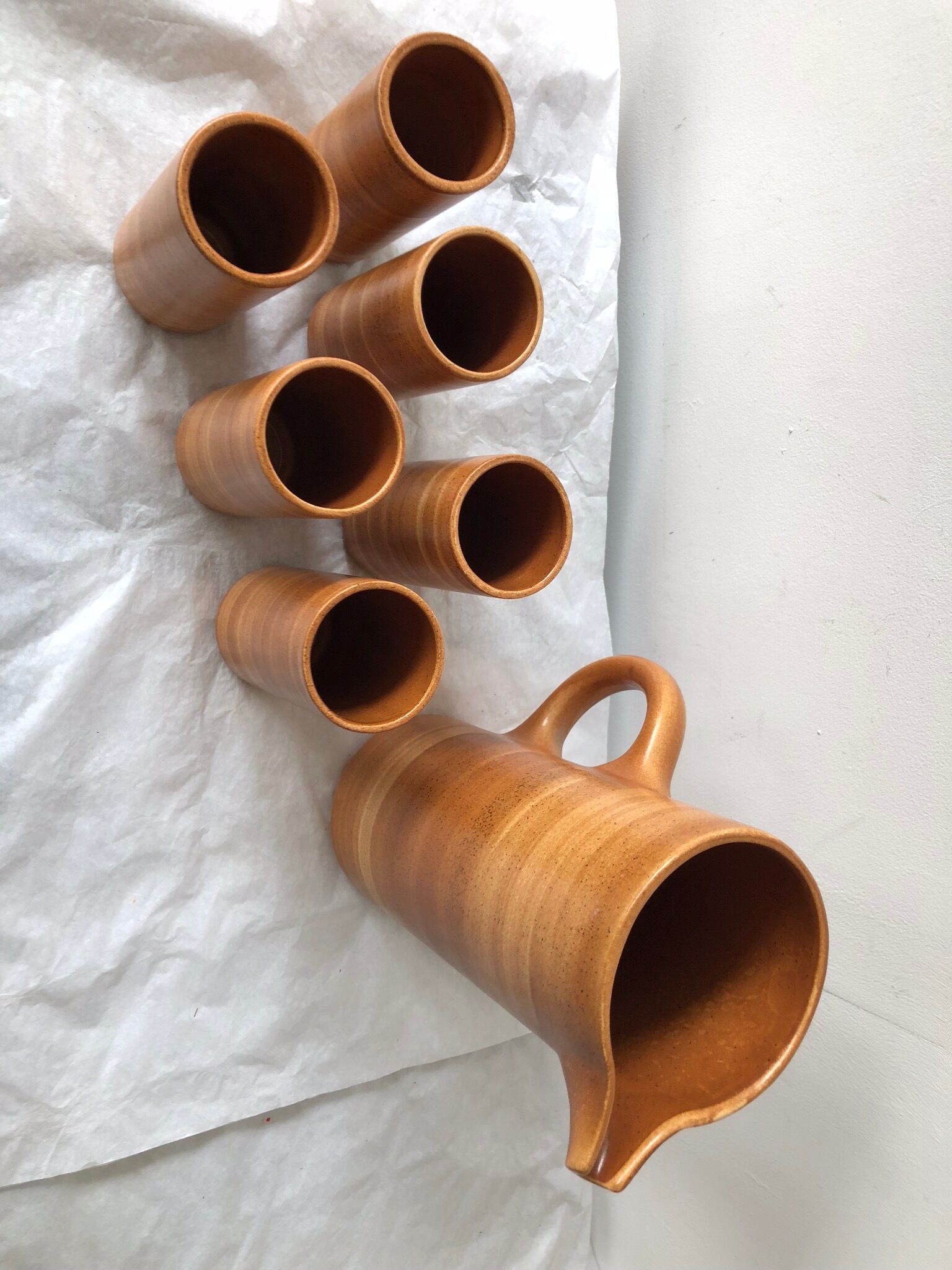 Set of 6 glasses in sandstone and carafe