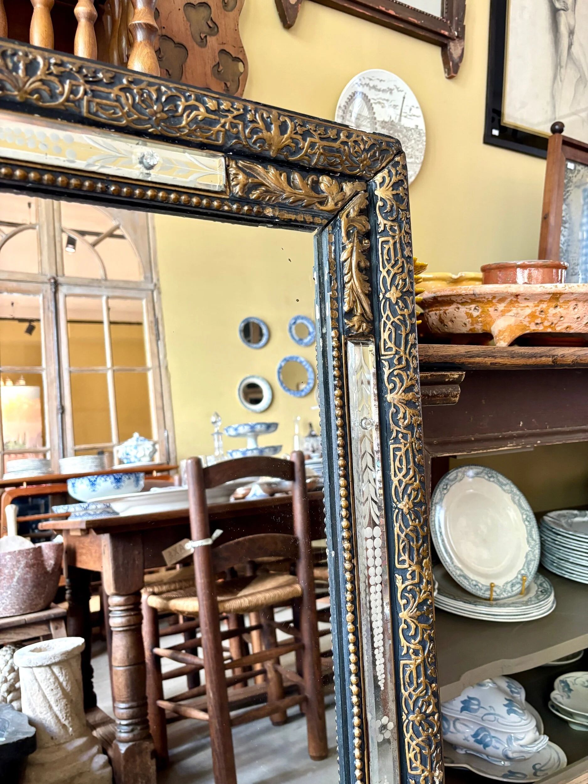 Rectangular Napoleon III mirror in moulded black and gold wood with engraved mirror decoration.