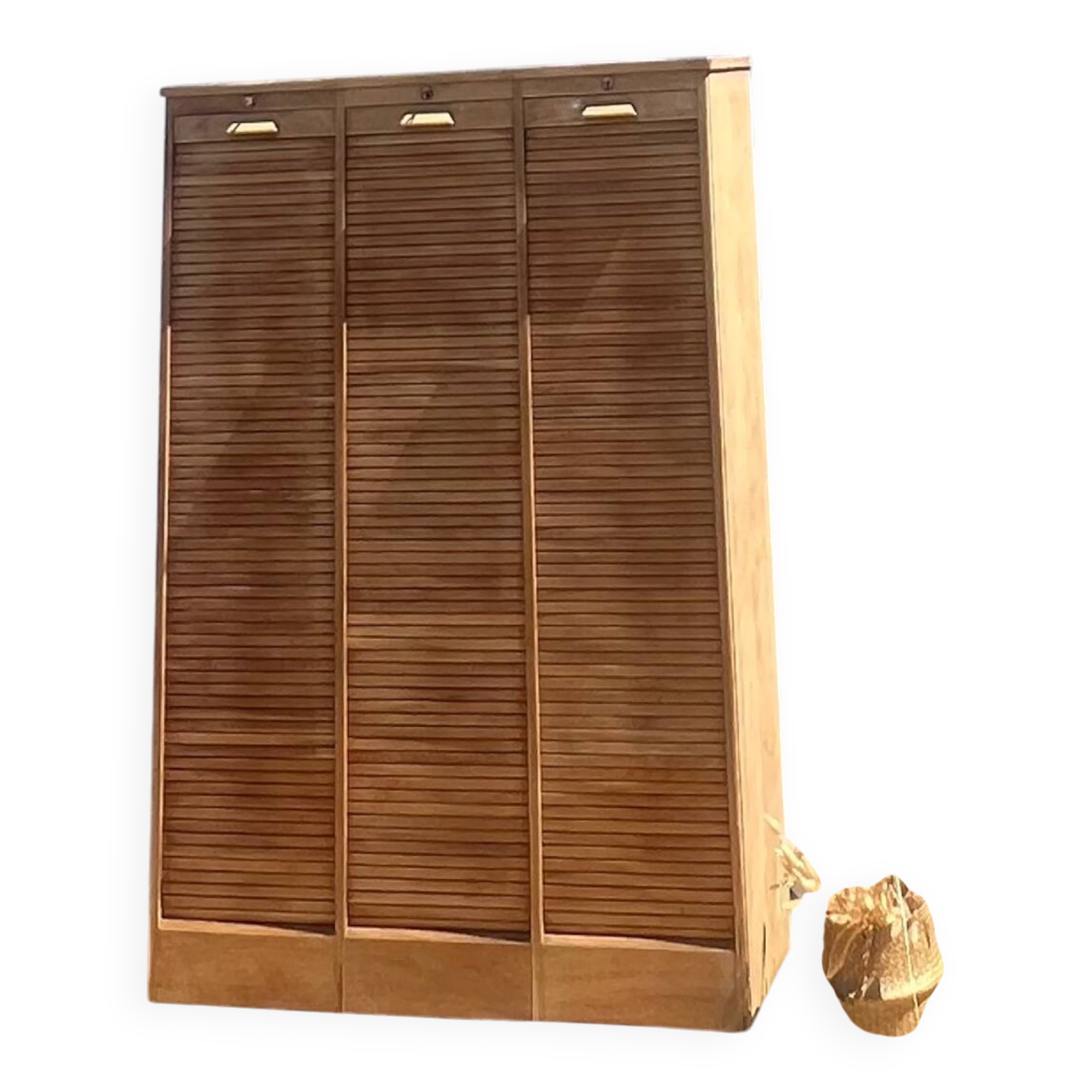 Triple filing cabinet with curtain in raw oak