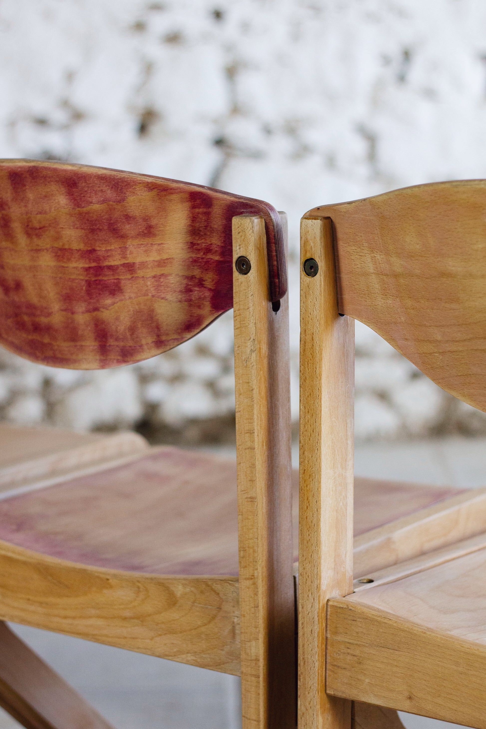 4 vintage canteen chairs in beech, 1980.