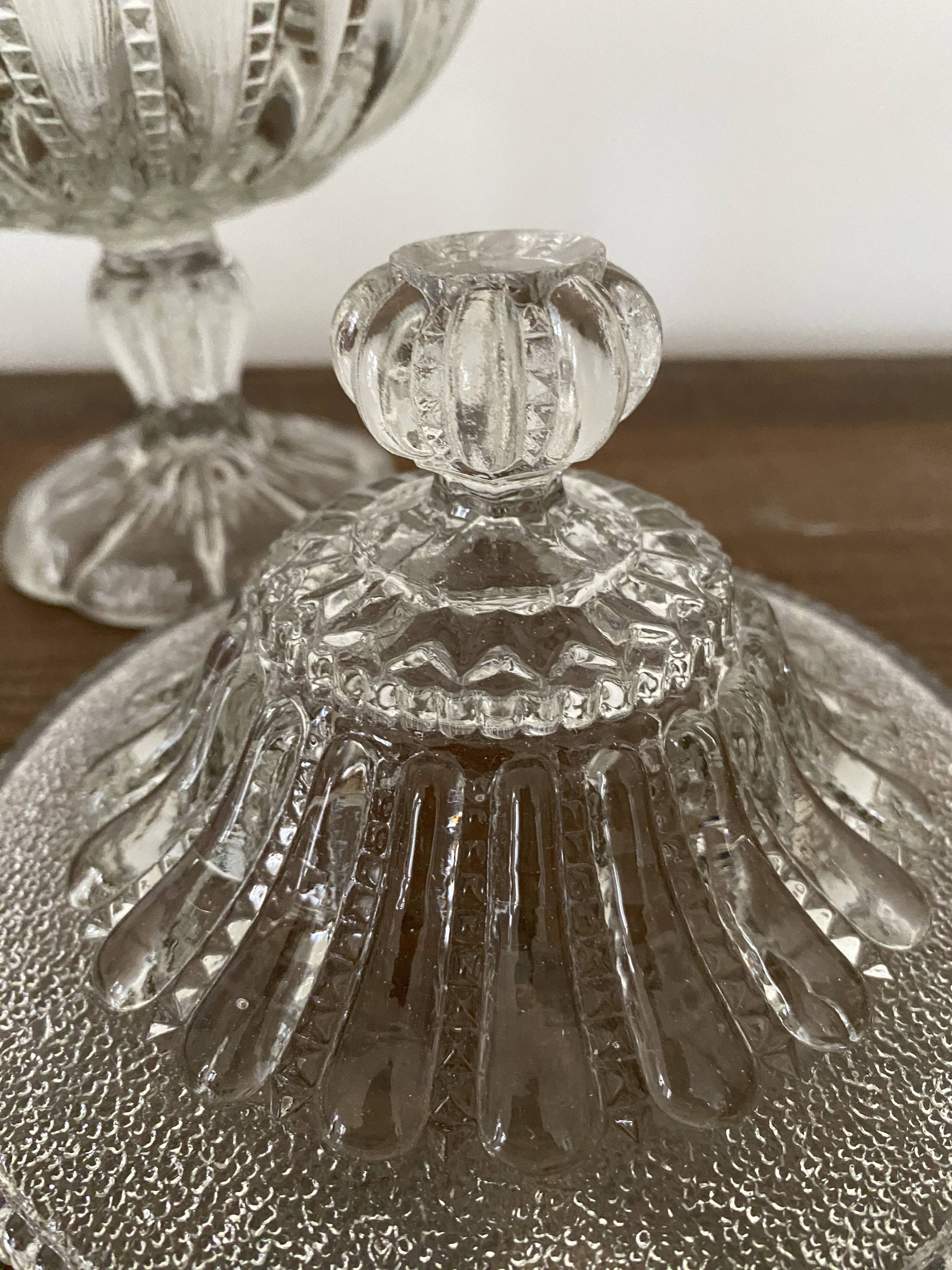 Bonbonniere, drageoire, sugar bowl in vintage molded and cut crystal