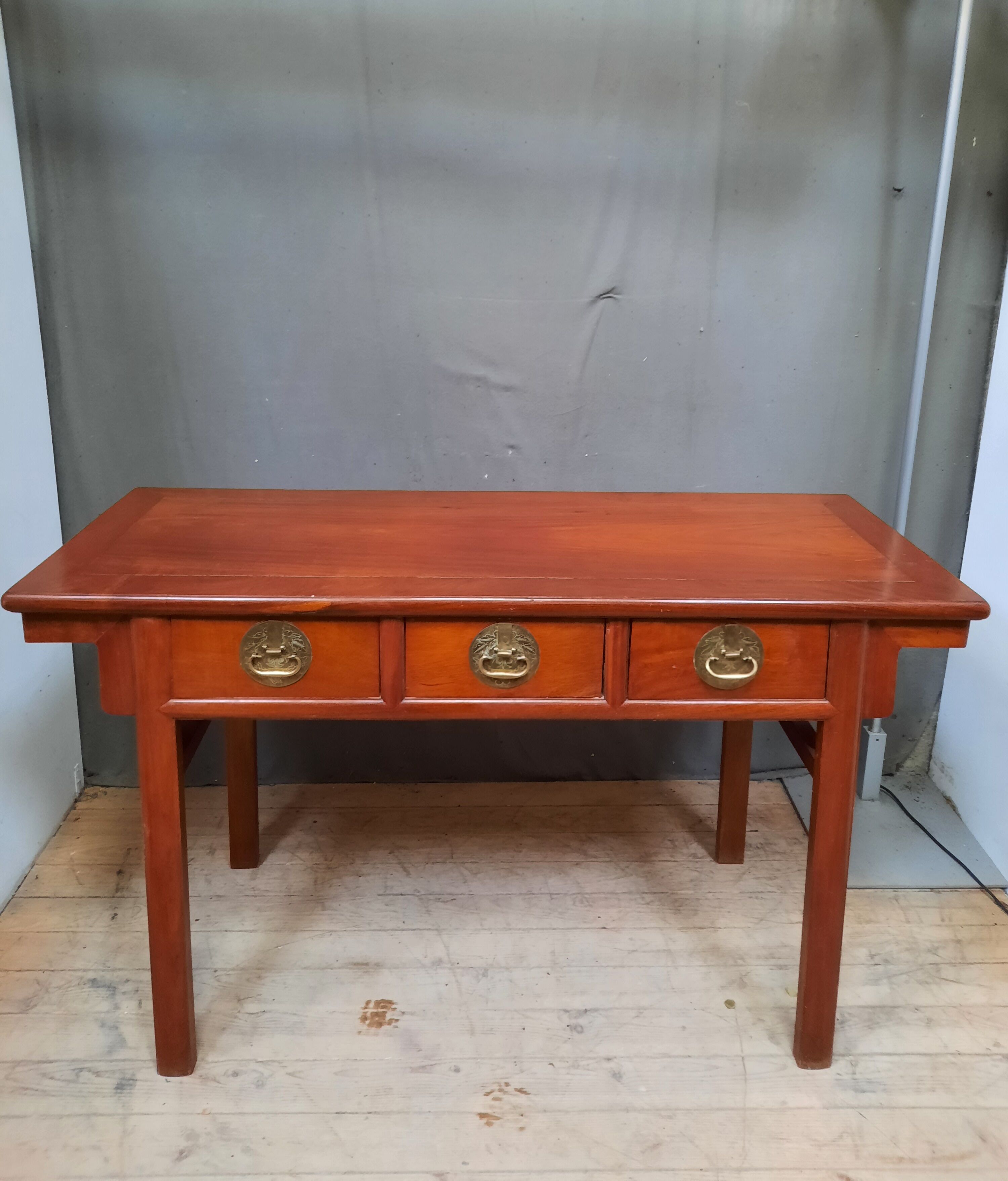 Extreme orient red console