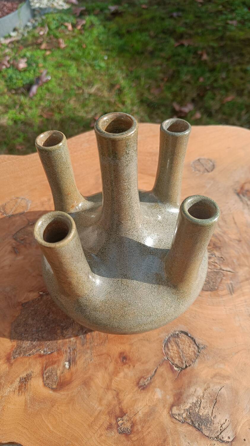 Vallauris single-flower ceramics