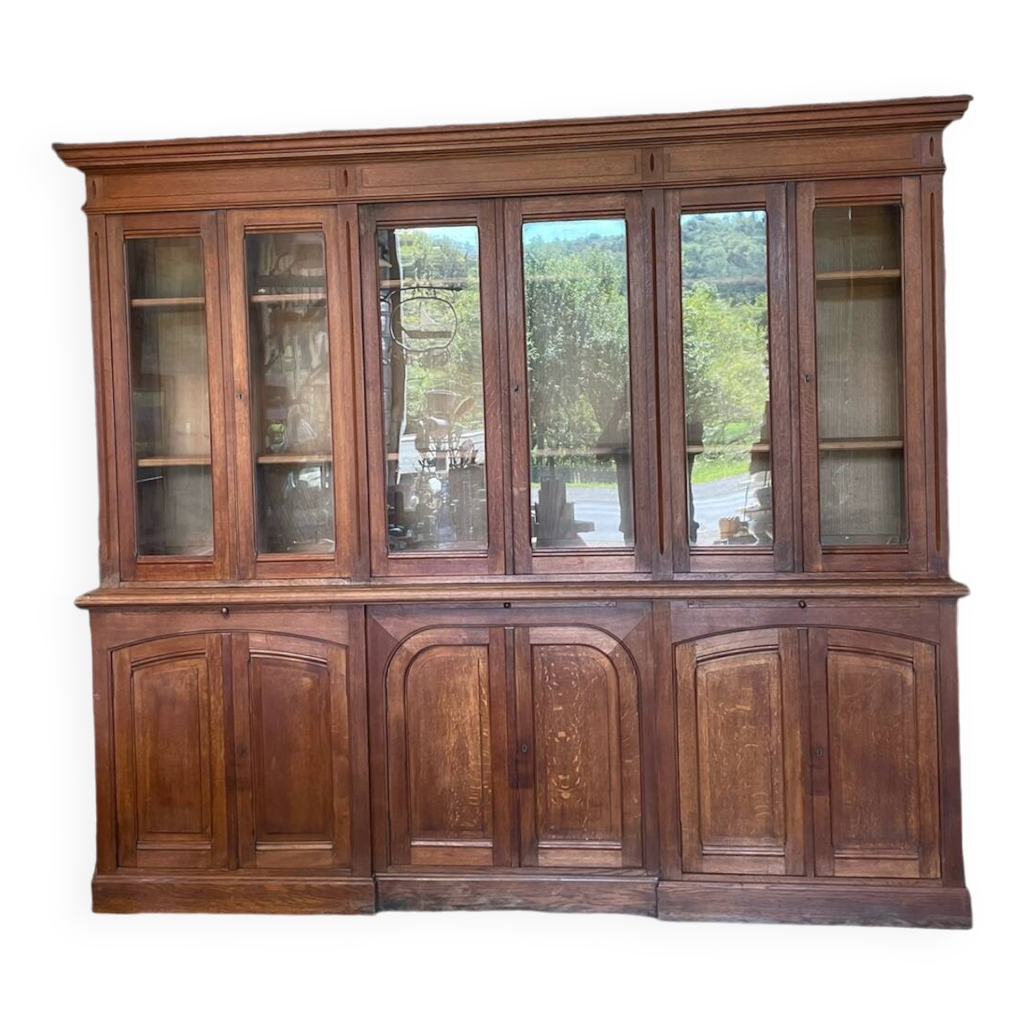 Large two-body showcase library