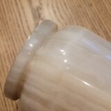 Vase en albâtre
