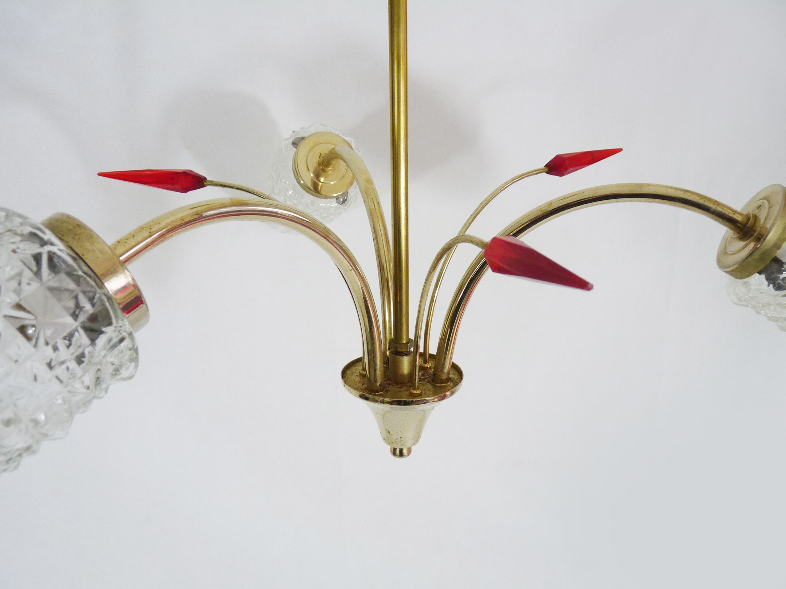 Old 3-branched chandelier, 3 red arrows, brass and diamond glass tubes. Year 60