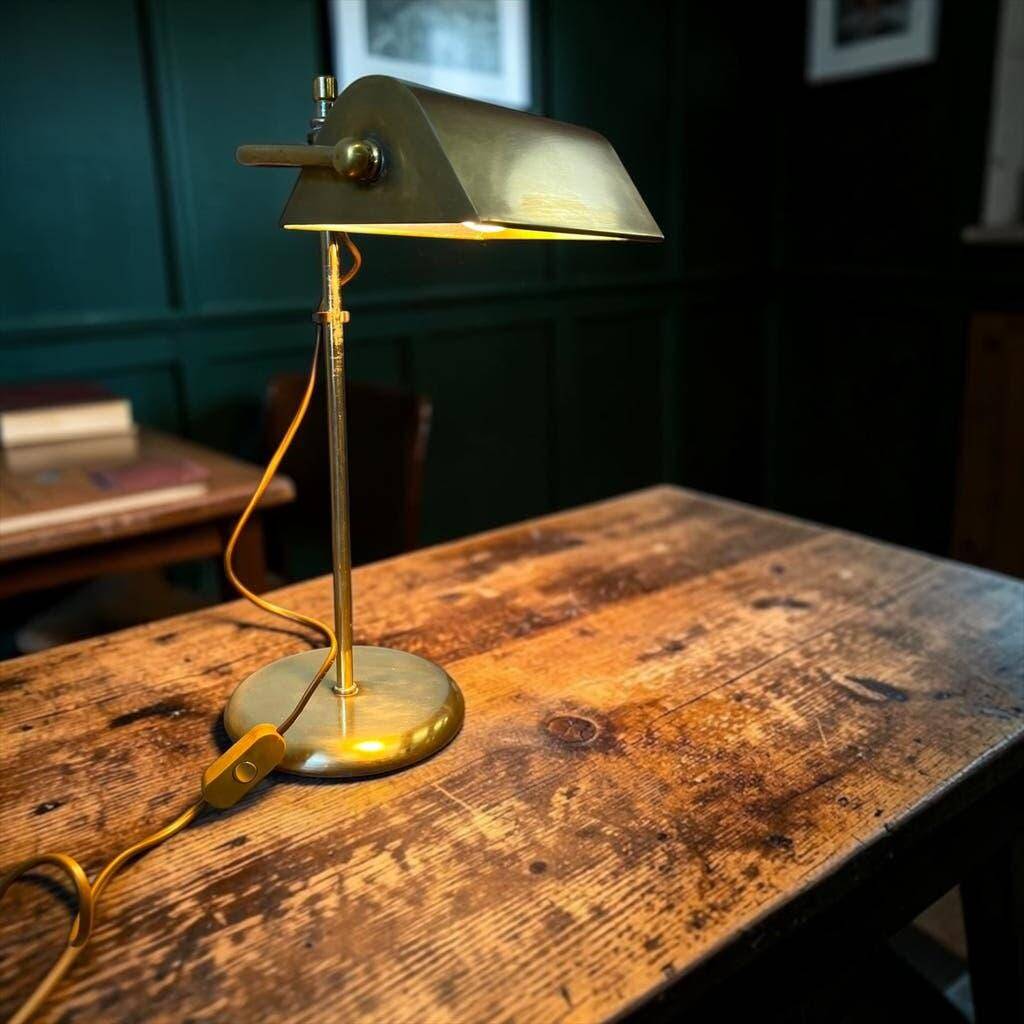 Vintage brass banker lamp / desk lamp / table lamp
