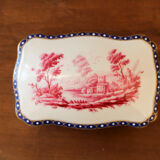 Porcelain box with 18th century Decoration Richard Ginori
