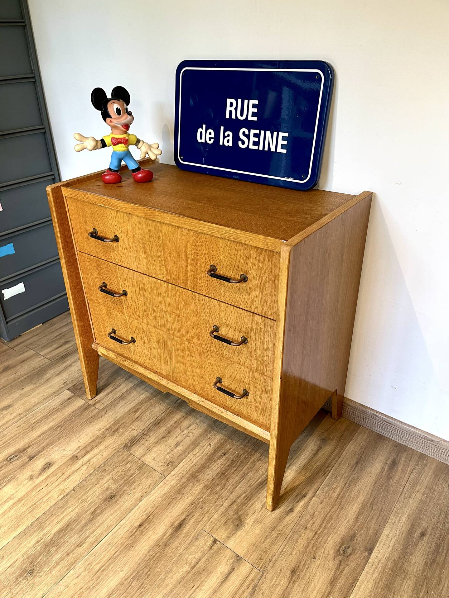 Chest of drawers with 3 drawers
