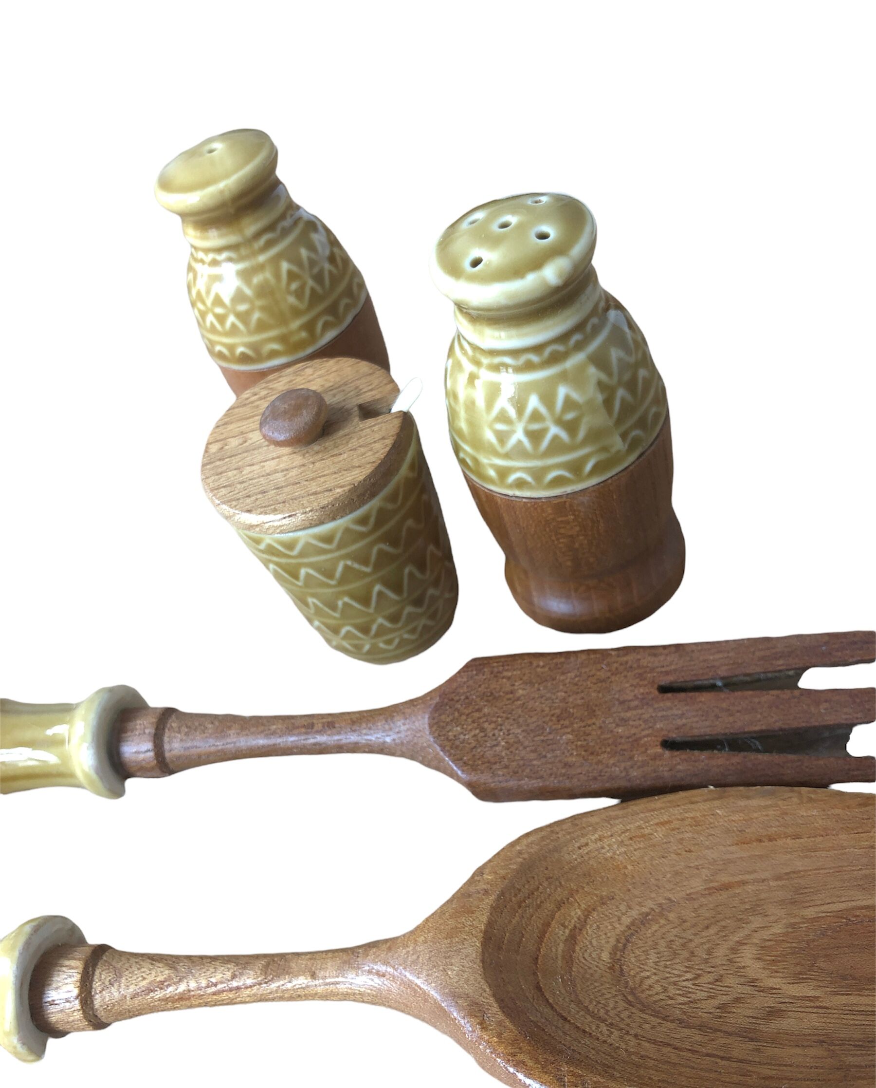 7 pieces ceramic and natural wood 70s